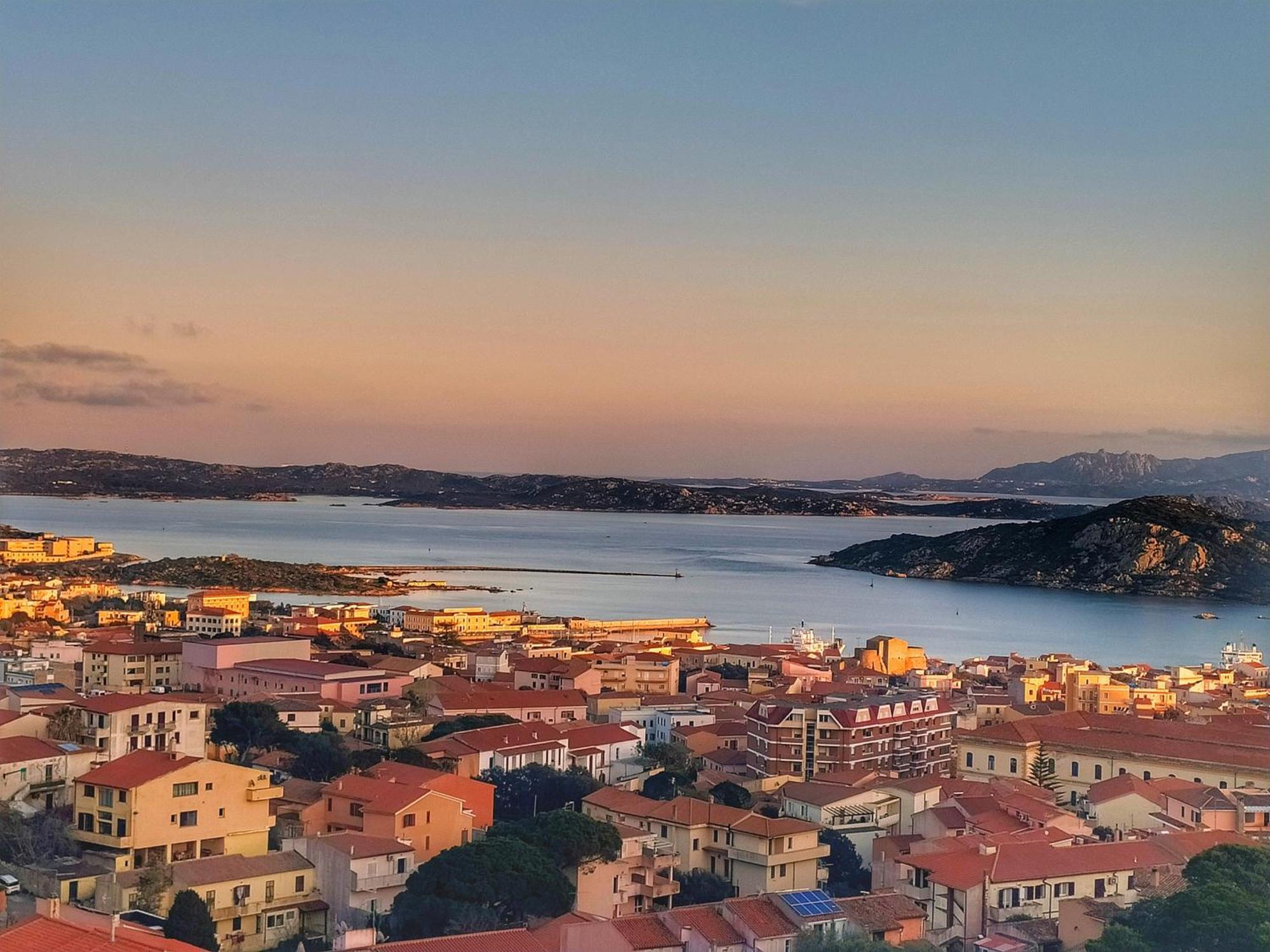Appartamento Vista Mare A La Maddalena La Maddalena  Esterno foto